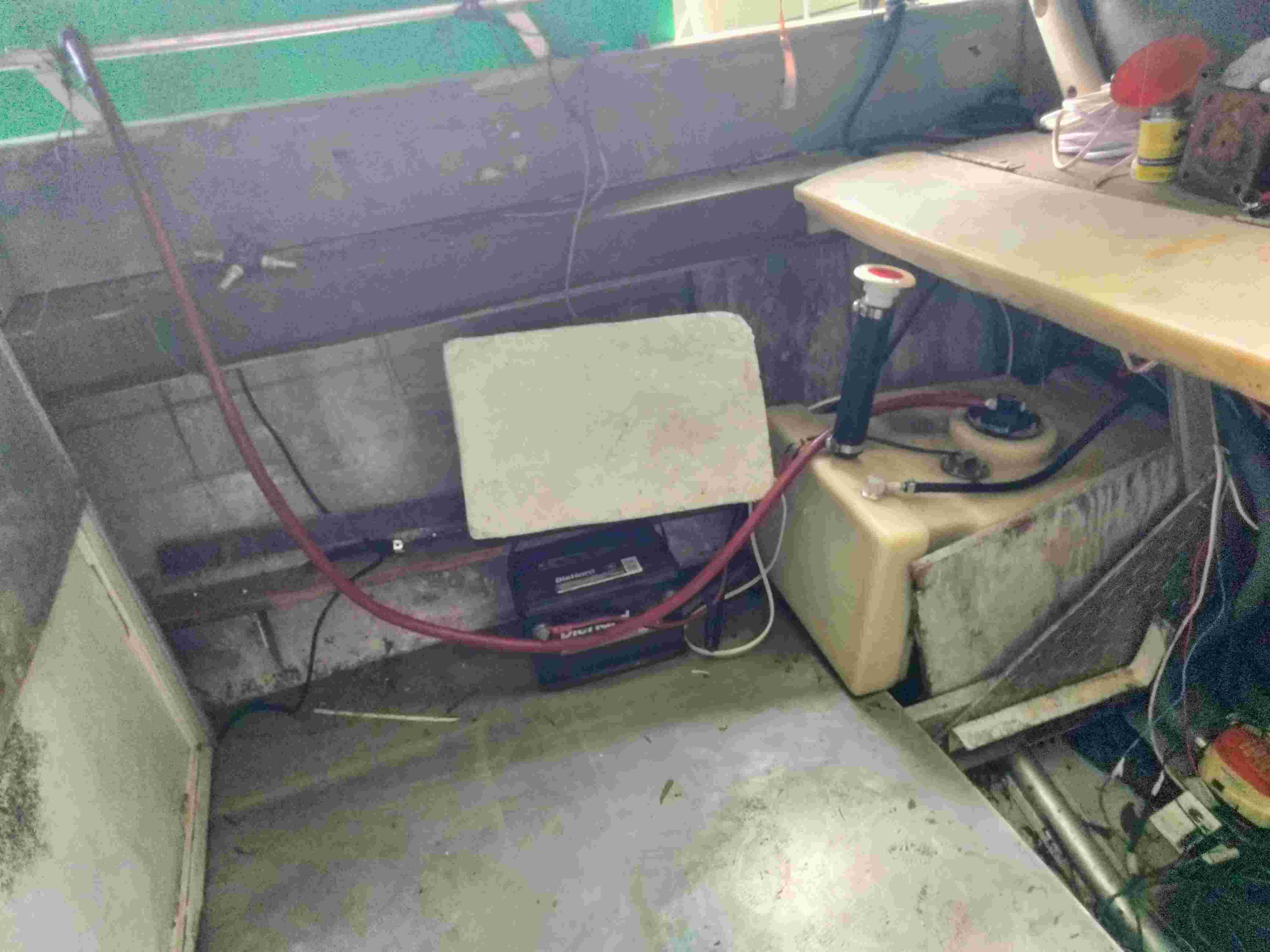 garden hose hanging overboard.jpg