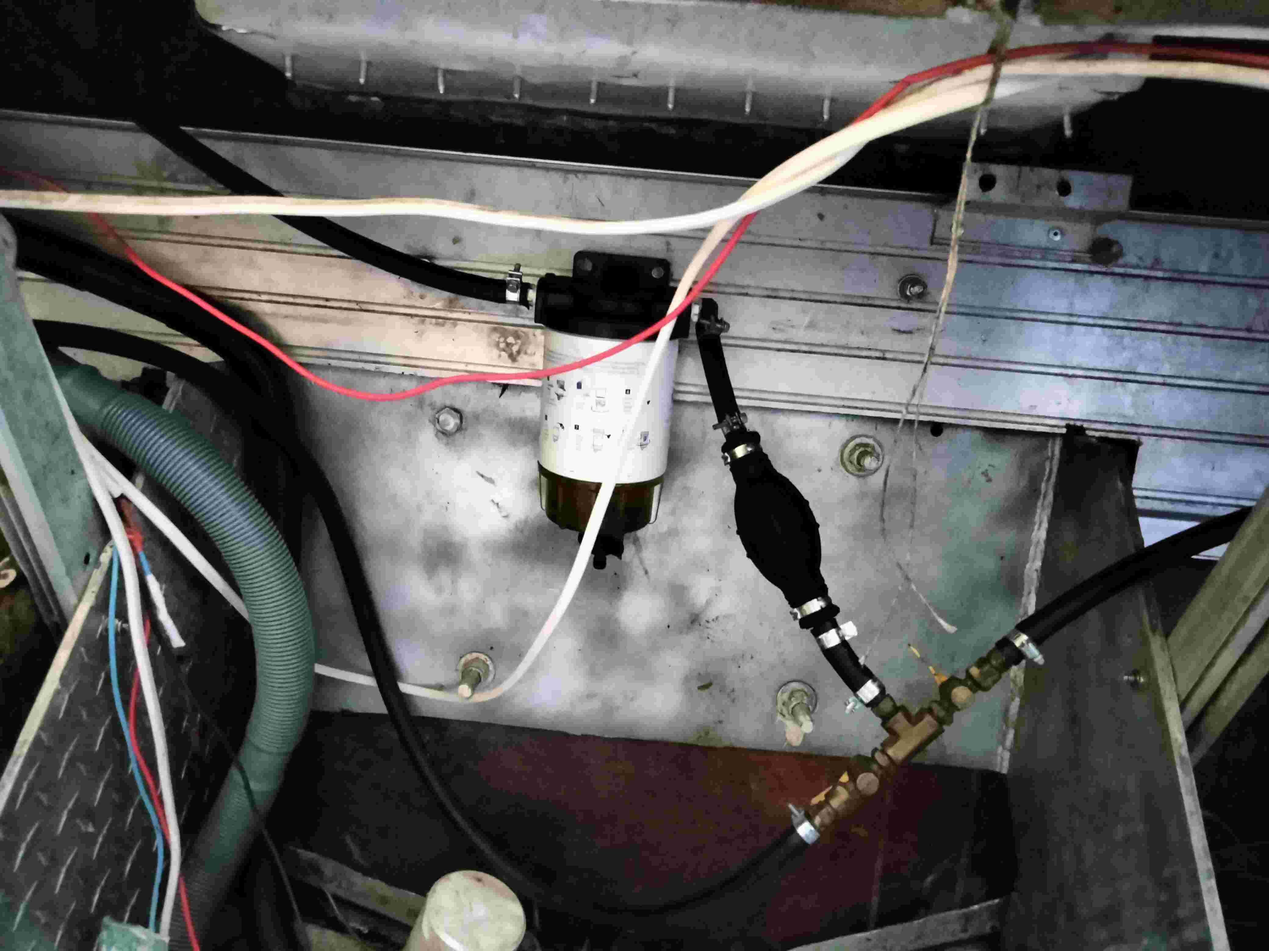relocated primer bulb works great.jpg